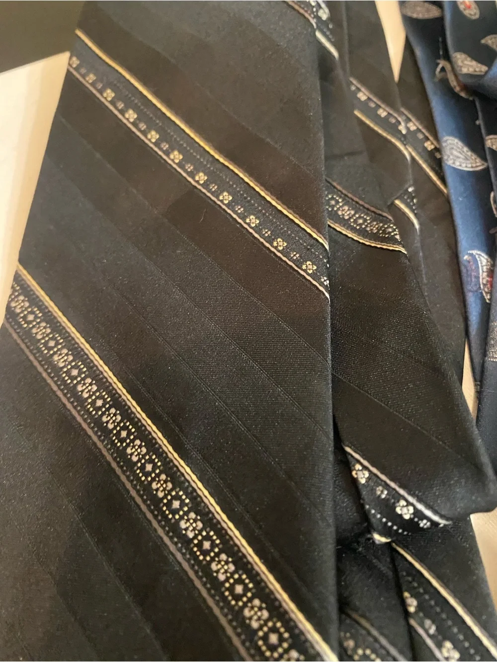 Mervins clothing vintage tie